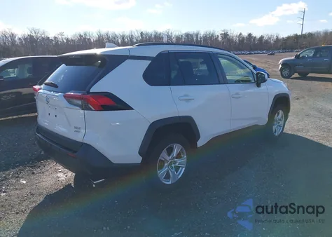 2019 Toyota Rav4 Xle z USA, uszkodzony, nr VIN JTMP1RFV6KD041070